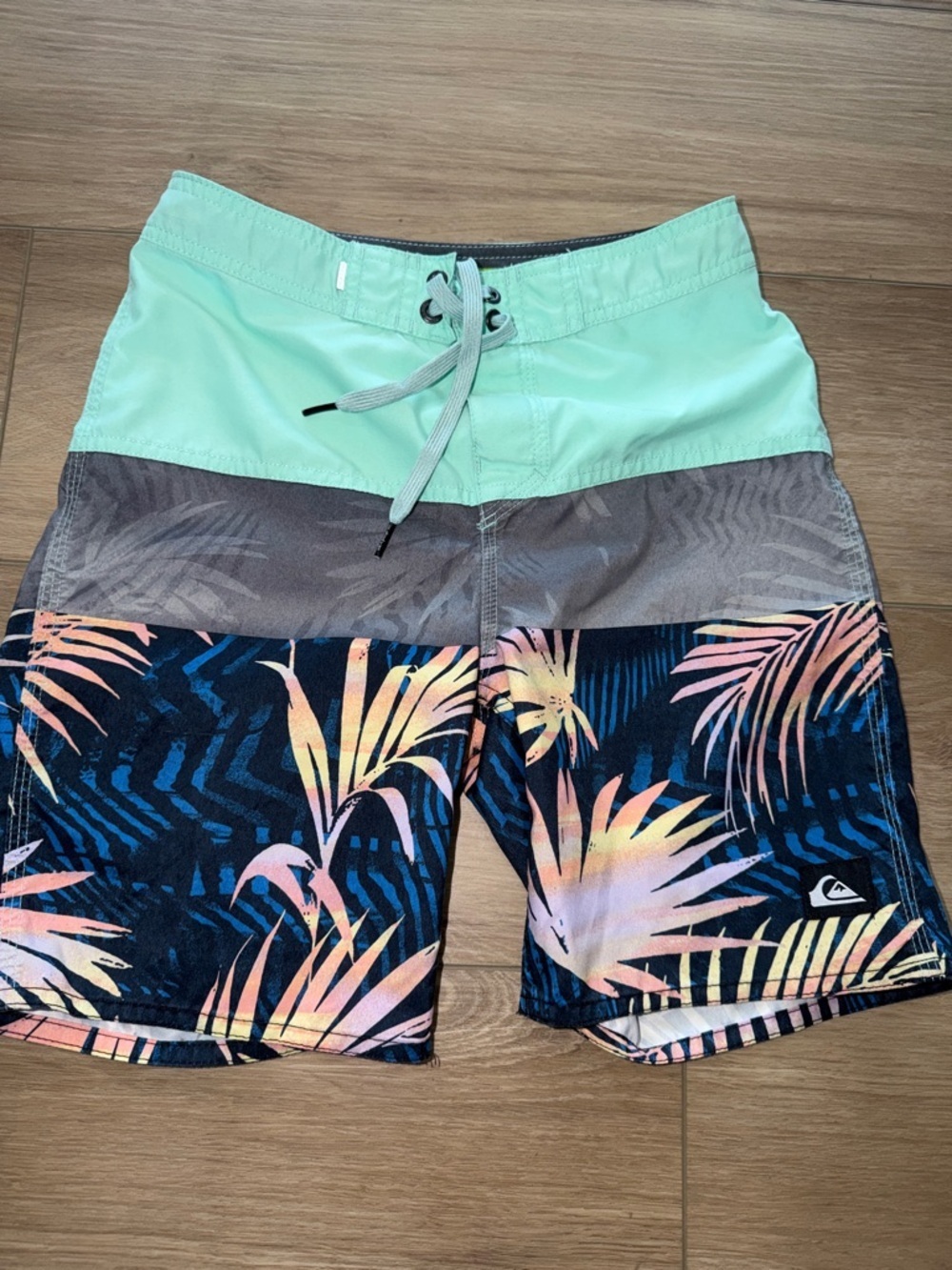 Quiksilver Mint, Navy & Coral Tropical Block Board Shorts boys size 8